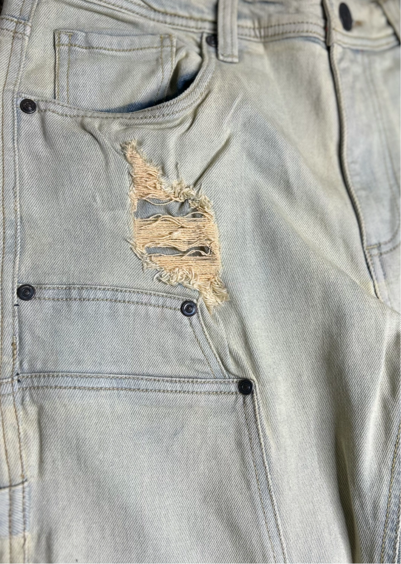 Light distressed Jeans